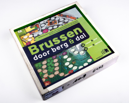 G0437 BRUSSEN / DOOR BERG EN DAL