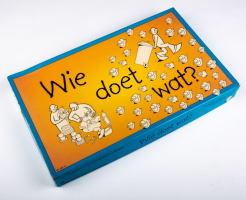 G0253 WIE DOET WAT