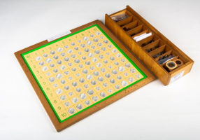 PL208 EURO BORDSPEL MET HOUTEN KISTJE