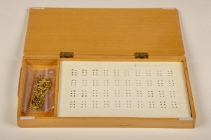 PL331 BOX MET BRAILLE CELLEN