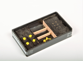 PL332 BOX MET TWEE BRAILLE CELLEN