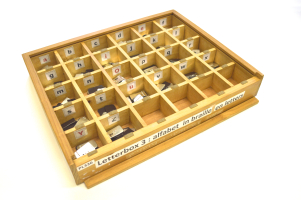 PL336 LETTERBOX : ALFABET IN BRAILLE